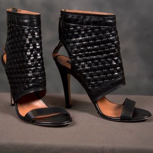 Modern Vintage Black Leather Heels Sz 37 w/box